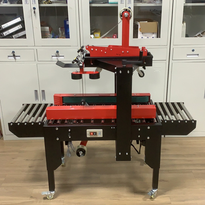 Dispositif de scellant à l'aide de ruban adhésif à boîte en carton à boîte électrique semi-automatique avec roue universelle unique