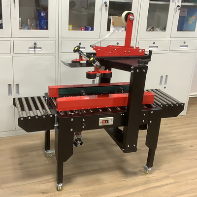 Dispositif de scellant à l'aide de ruban adhésif à boîte en carton à boîte électrique semi-automatique avec roue universelle unique