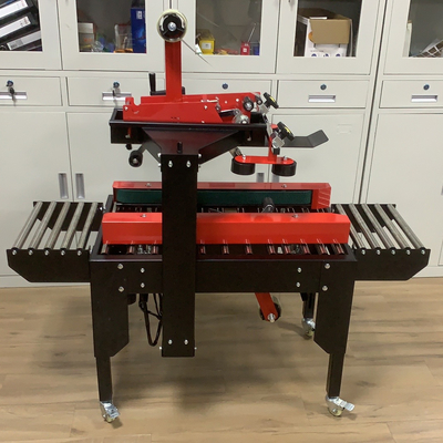 Dispositif de scellant à l'aide de ruban adhésif à boîte en carton à boîte électrique semi-automatique avec roue universelle unique