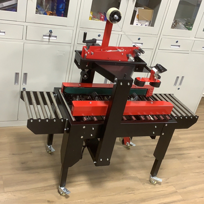 Dispositif de scellant à l'aide de ruban adhésif à boîte en carton à boîte électrique semi-automatique avec roue universelle unique