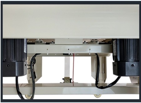 220V / 50HZ à gauche et à droite de l' entraînement de la machine de scellage de carton semi-automatique scellage de carton