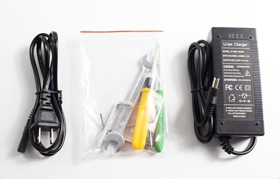 Outil d'emballage électrique à batterie pour faciliter l'utilisation des sangles en plastique
